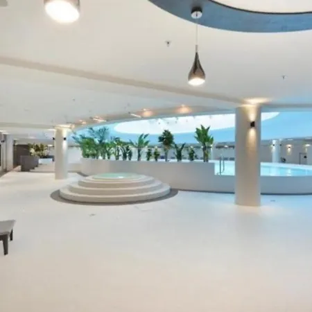 Hanza Tower Club Family Sauna & Pool & Jacuzzi *