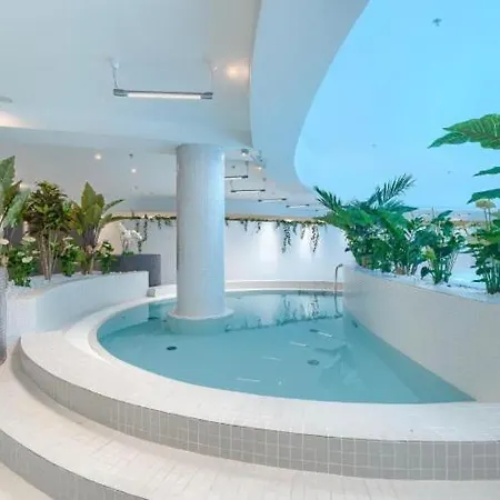Hanza Tower Club Family Sauna & Pool & Jacuzzi * شتشيتسين