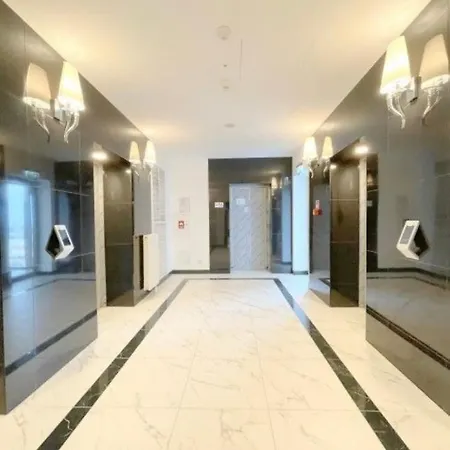 Hanza Tower Club Family Sauna & Pool & Jacuzzi شقة