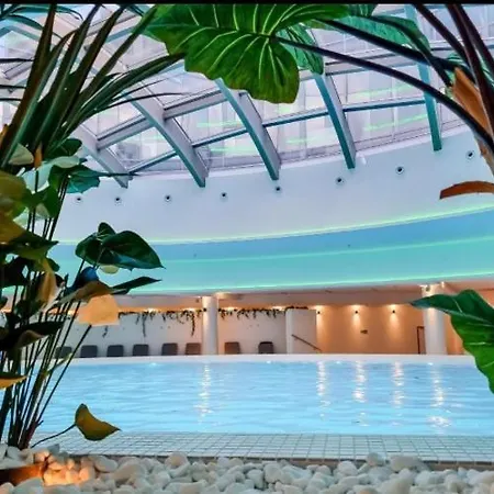 Hanza Tower Club Family Sauna & Pool & Jacuzzi شقة شتشيتسين